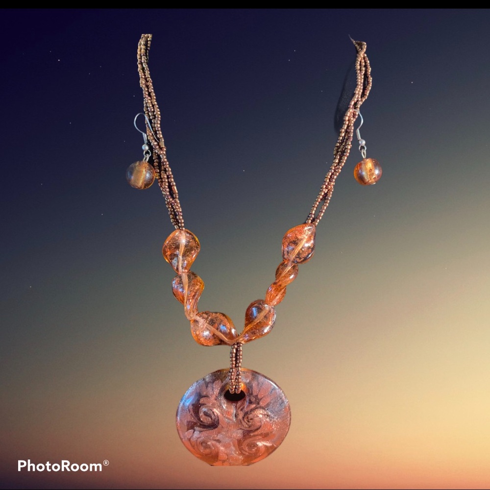 Pendent statement necklace with earrings